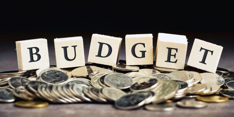 How to Create a Budget as a College Student and Save More Money: A Guide